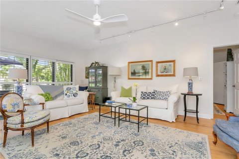House in Sarasota, Florida 2 bedrooms, 127.09 sq.m. № 2152145 - photo 14