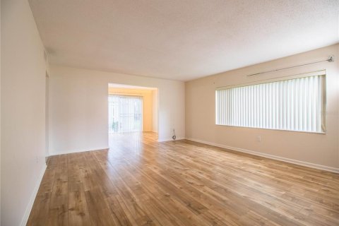 Condo in Lakeland, Florida, 2 bedrooms  № 1554678 - photo 5