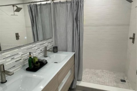 Apartamento en alquiler en Doral, Florida, 3 dormitorios, 112.13 m2 № 1953429 - foto 7