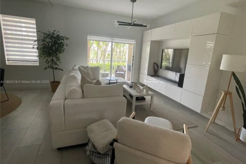Apartamento en alquiler en Doral, Florida, 3 dormitorios, 112.13 m2 № 1953429 - foto 3