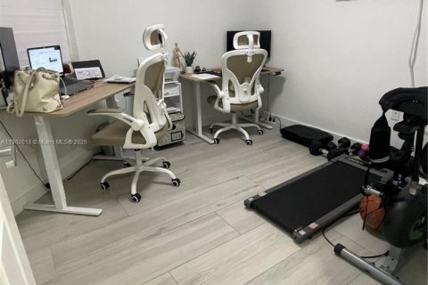 Apartamento en alquiler en Doral, Florida, 3 dormitorios, 112.13 m2 № 1953429 - foto 10