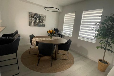 Apartamento en alquiler en Doral, Florida, 3 dormitorios, 112.13 m2 № 1953429 - foto 4