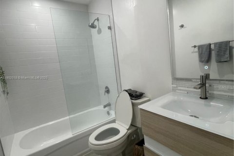 Apartamento en alquiler en Doral, Florida, 3 dormitorios, 112.13 m2 № 1953429 - foto 11