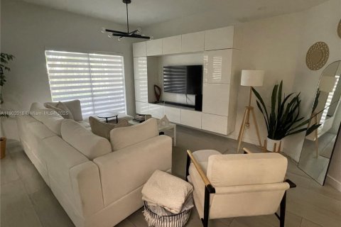 Apartamento en alquiler en Doral, Florida, 3 dormitorios, 112.13 m2 № 1953429 - foto 1