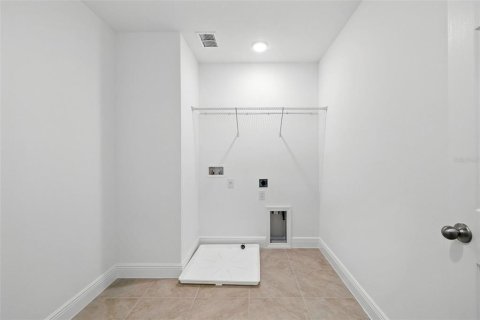 Casa en venta en Mount Dora, Florida, 6 dormitorios, 430.88 m2 № 1879858 - foto 11