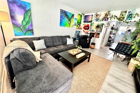 Купить кондоминиум в Майами-Бич, Флорида 35.58м2, № 2014943 - фото 2