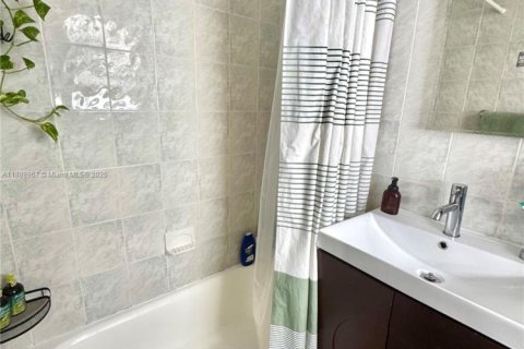 Купить кондоминиум в Майами-Бич, Флорида 35.58м2, № 2014943 - фото 12