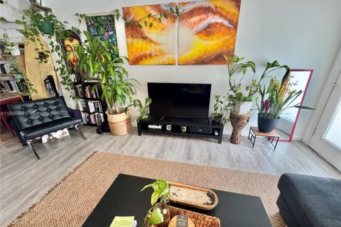 Студия в кондо в Майами-Бич, Флорида № 2014943