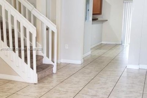 Villa ou maison à vendre à Hialeah, Floride: 3 chambres, 146.23 m2 № 1964028 - photo 2