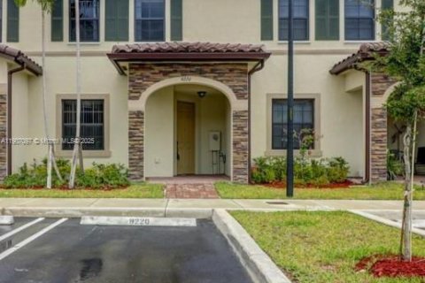 Villa ou maison à vendre à Hialeah, Floride: 3 chambres, 146.23 m2 № 1964028 - photo 1