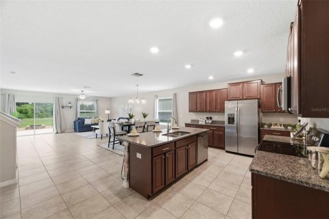 Casa en venta en Zephyrhills, Florida, 5 dormitorios, 303.88 m2 № 2101416 - foto 7