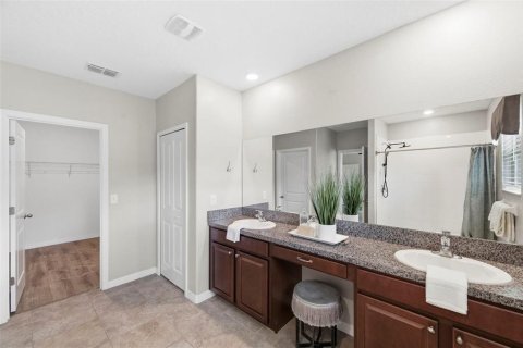 Casa en venta en Zephyrhills, Florida, 5 dormitorios, 303.88 m2 № 2101416 - foto 26