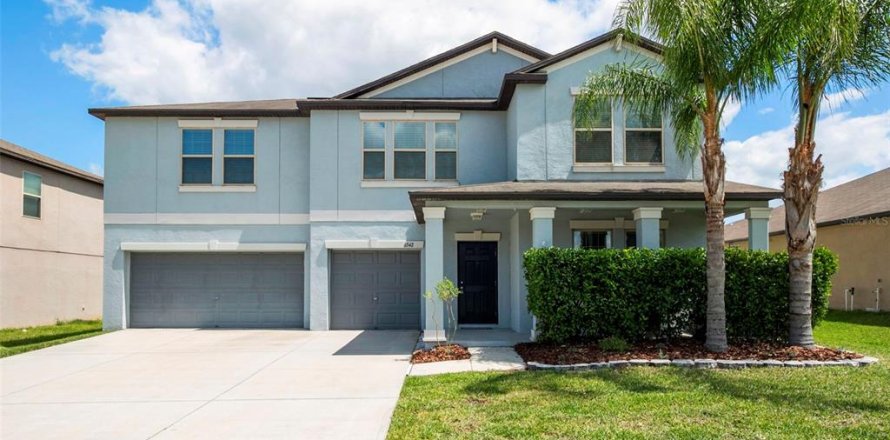 Casa en Zephyrhills, Florida 5 dormitorios, 303.88 m2 № 2101416