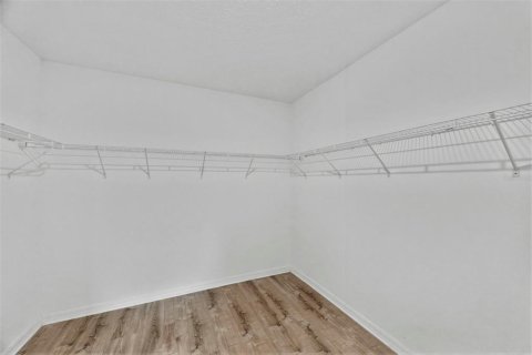 Casa en venta en Zephyrhills, Florida, 5 dormitorios, 303.88 m2 № 2101416 - foto 27