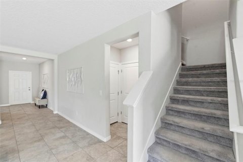 Casa en venta en Zephyrhills, Florida, 5 dormitorios, 303.88 m2 № 2101416 - foto 28
