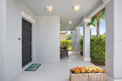 Casa en venta en Zephyrhills, Florida, 5 dormitorios, 303.88 m2 № 2101416 - foto 2
