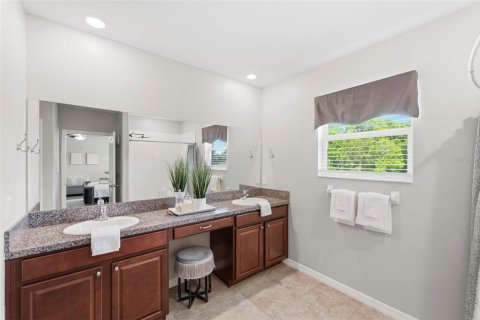 Casa en venta en Zephyrhills, Florida, 5 dormitorios, 303.88 m2 № 2101416 - foto 25