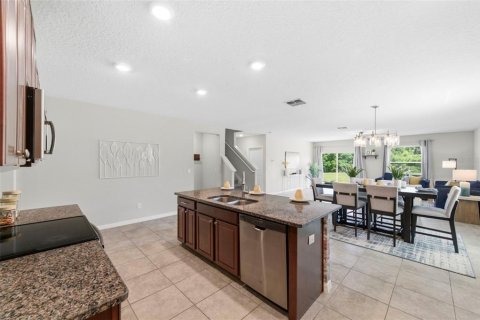 Casa en venta en Zephyrhills, Florida, 5 dormitorios, 303.88 m2 № 2101416 - foto 10