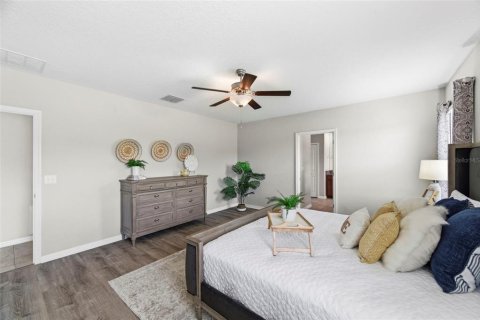 Casa en venta en Zephyrhills, Florida, 5 dormitorios, 303.88 m2 № 2101416 - foto 22