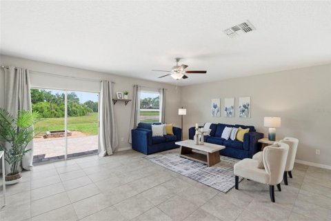 Casa en venta en Zephyrhills, Florida, 5 dormitorios, 303.88 m2 № 2101416 - foto 15