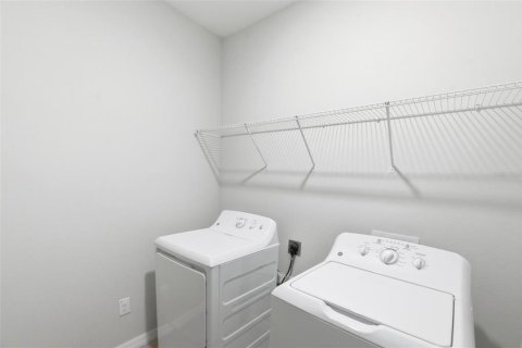 Casa en venta en Zephyrhills, Florida, 5 dormitorios, 303.88 m2 № 2101416 - foto 20