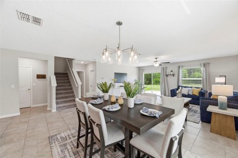 Casa en venta en Zephyrhills, Florida, 5 dormitorios, 303.88 m2 № 2101416 - foto 11