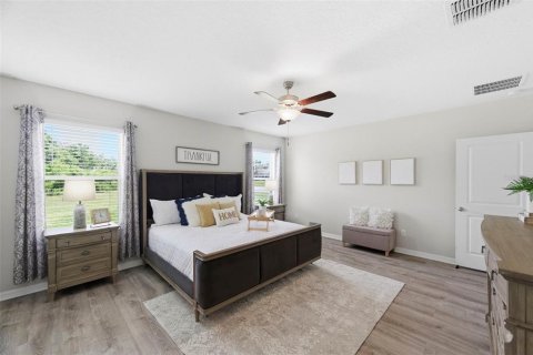 Casa en venta en Zephyrhills, Florida, 5 dormitorios, 303.88 m2 № 2101416 - foto 24