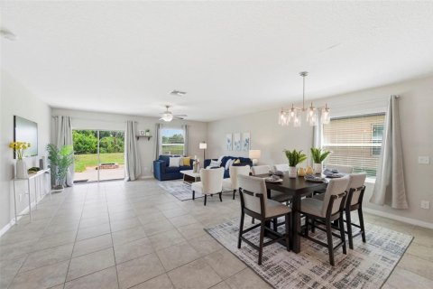 Casa en venta en Zephyrhills, Florida, 5 dormitorios, 303.88 m2 № 2101416 - foto 14