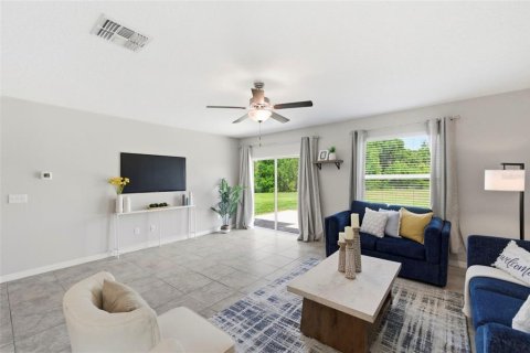 Casa en venta en Zephyrhills, Florida, 5 dormitorios, 303.88 m2 № 2101416 - foto 17