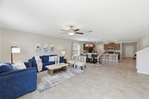 Casa en venta en Zephyrhills, Florida, 5 dormitorios, 303.88 m2 № 2101416 - foto 18