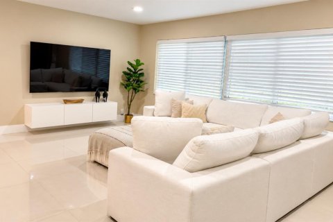 Villa ou maison à louer à Pembroke Pines, Floride: 3 chambres, 151.24 m2 № 2386994 - photo 6
