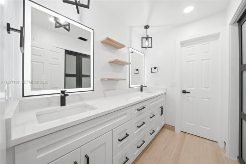 Villa ou maison à vendre à Miami, Floride: 4 chambres, 225.01 m2 № 2041591 - photo 20