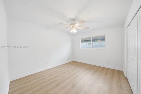 Villa ou maison à vendre à Miami, Floride: 4 chambres, 225.01 m2 № 2041591 - photo 18