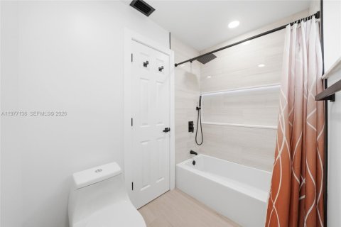 Villa ou maison à vendre à Miami, Floride: 4 chambres, 225.01 m2 № 2041591 - photo 21