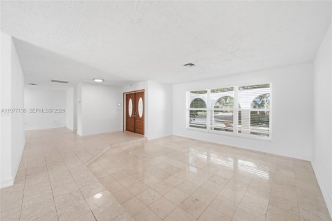 Villa ou maison à vendre à Miami, Floride: 4 chambres, 225.01 m2 № 2041591 - photo 8