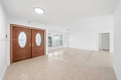 Villa ou maison à vendre à Miami, Floride: 4 chambres, 225.01 m2 № 2041591 - photo 9