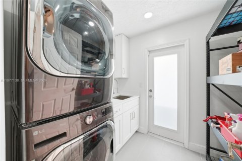 Villa ou maison à vendre à Miami, Floride: 4 chambres, 225.01 m2 № 2041591 - photo 26