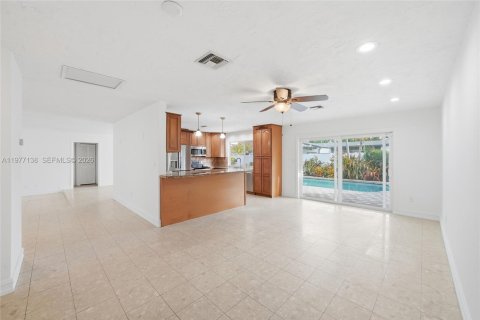 Villa ou maison à vendre à Miami, Floride: 4 chambres, 225.01 m2 № 2041591 - photo 6