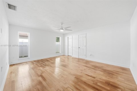 Villa ou maison à vendre à Miami, Floride: 4 chambres, 225.01 m2 № 2041591 - photo 22