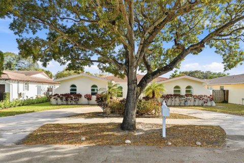 Villa ou maison à Miami, Floride 4 chambres, 225.01 m2 № 2041591
