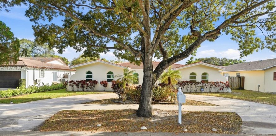 Villa ou maison à Miami, Floride 4 chambres, 225.01 m2 № 2041591