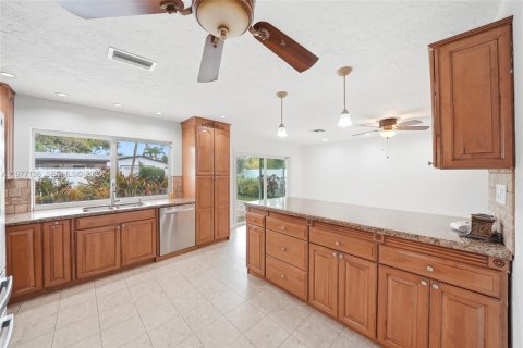 Villa ou maison à vendre à Miami, Floride: 4 chambres, 225.01 m2 № 2041591 - photo 15