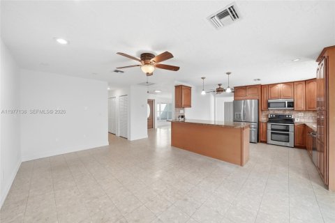 Villa ou maison à vendre à Miami, Floride: 4 chambres, 225.01 m2 № 2041591 - photo 7