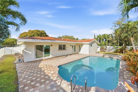 Villa ou maison à vendre à Miami, Floride: 4 chambres, 225.01 m2 № 2041591 - photo 4