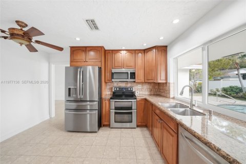 Villa ou maison à vendre à Miami, Floride: 4 chambres, 225.01 m2 № 2041591 - photo 17