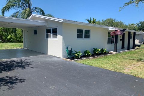 House in Miami, Florida 3 bedrooms, 125.6 sq.m. № 1994525 - photo 1