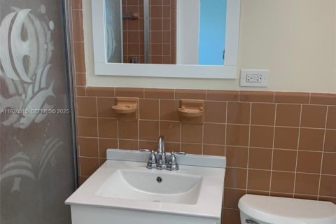 House in Miami, Florida 3 bedrooms, 125.6 sq.m. № 1994525 - photo 4