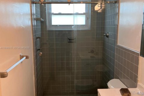 House in Miami, Florida 3 bedrooms, 125.6 sq.m. № 1994525 - photo 5