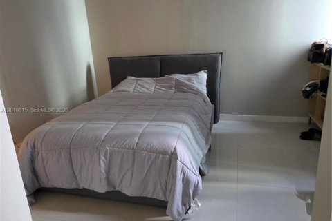 Condo in Miami, Florida, 2 bedrooms  № 2075352 - photo 11