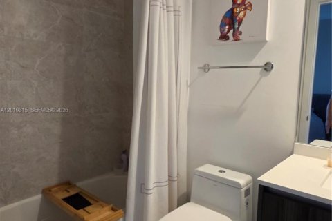 Condo in Miami, Florida, 2 bedrooms  № 2075352 - photo 13